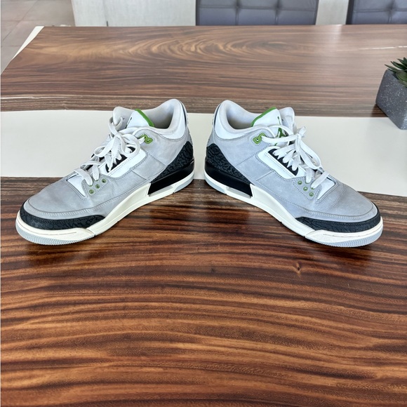 Men’s Air Jordan 3 Retro in color ‘Chlorophyll’ - Picture 4 of 7